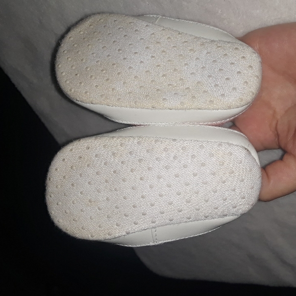 Pink baby sneakers with moon and star beaded accents and fun laces - Picture 6 of 10